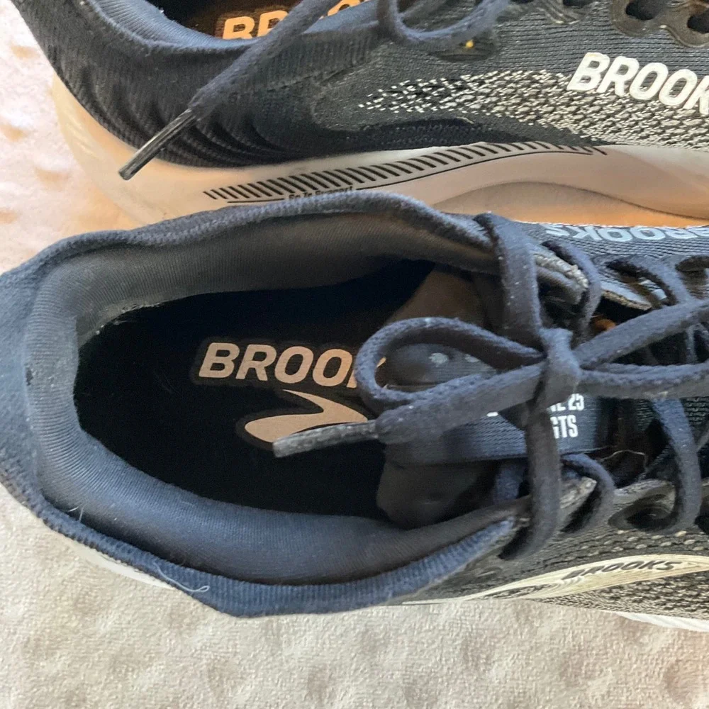 Brooks‎ Adrenaline 25 GTS Running Shoes Mens 9.5 Black White Athletic Sneakers